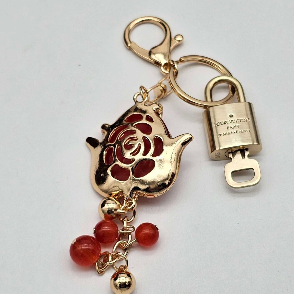 Louis Vuitton Gold Padlock 🔒 Key Set Authentic LV w/ Unbranded Flower Keychain - Picture 3 of 7